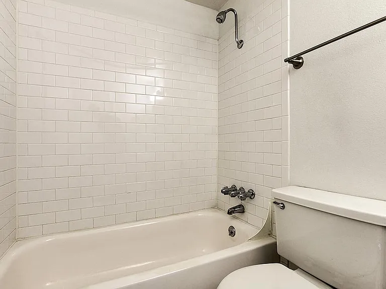 Logan Court — Photo 7