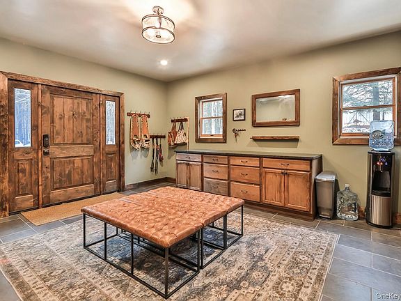 3rd image of 61 Mount View Estates Road