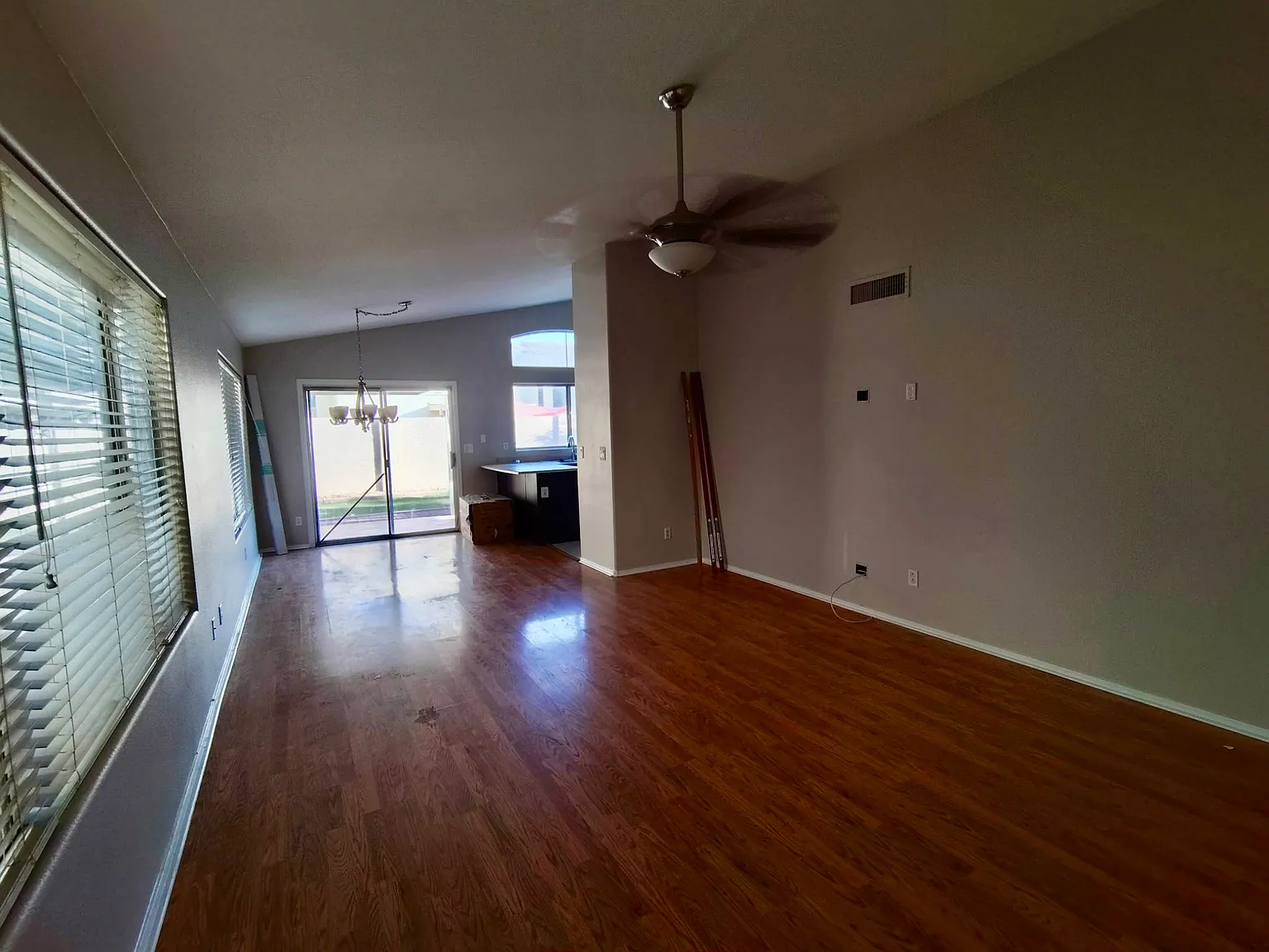 3 bed, 1350 sqft, $2,225 — Photo 3