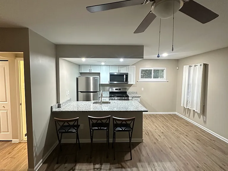 10 Cedar Ave #F — Photo 6