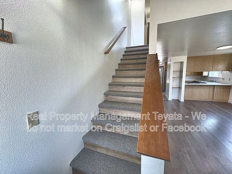2915 Moore St — Photo 7