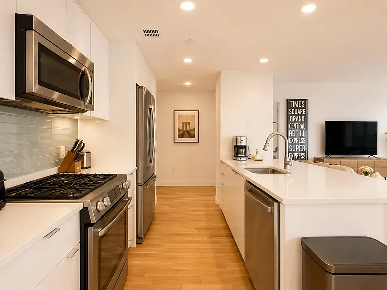 1113 York Ave #17B — Photo 13