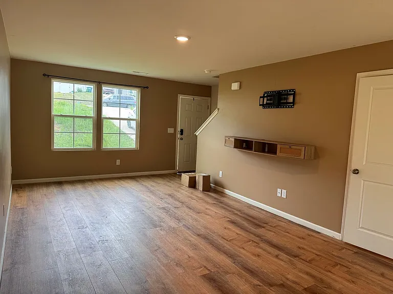 545 Spring St — Photo 3