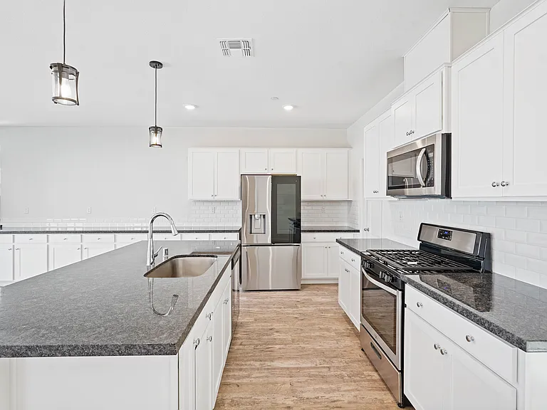467 Yarrow Dr — Photo 6