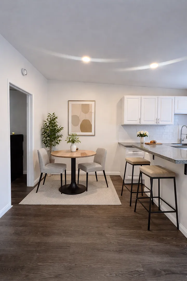 Building Photo - 514A
