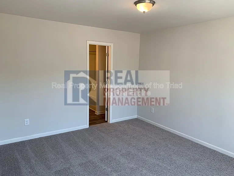 4100 Devonwood Ct — Photo 7