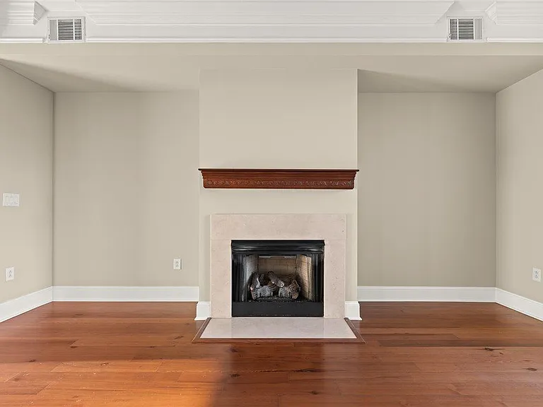 123 N Plaza Ct #103 — Photo 5