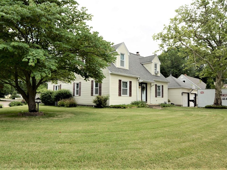 1st image of 1204 S Rotherwood Ave