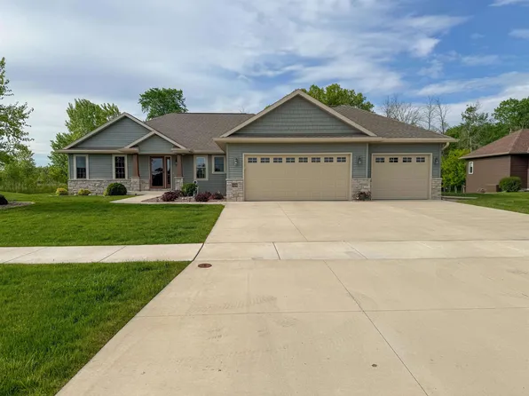 1129 Ducharme Pkwy, Fond Du Lac, WI 54935