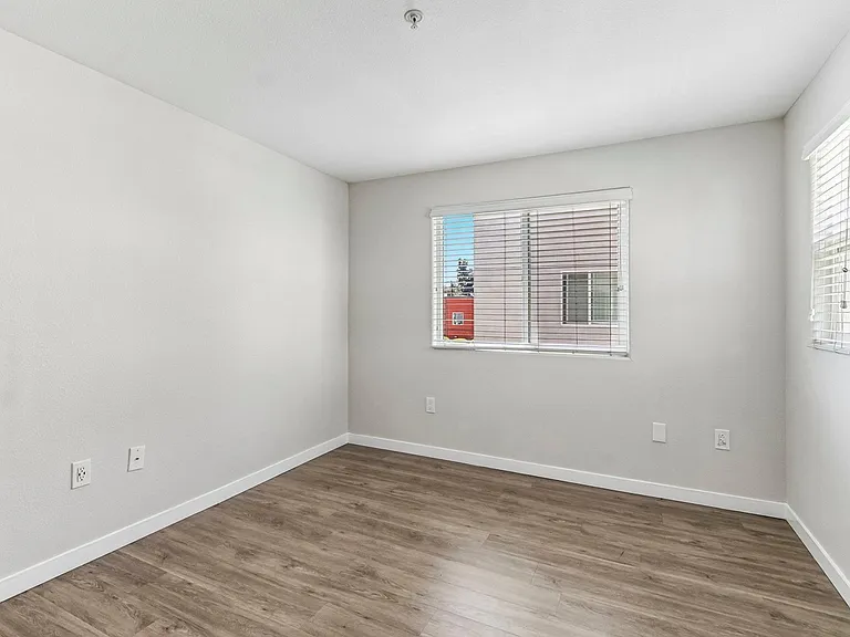 18425 Malden St #401 — Photo 32