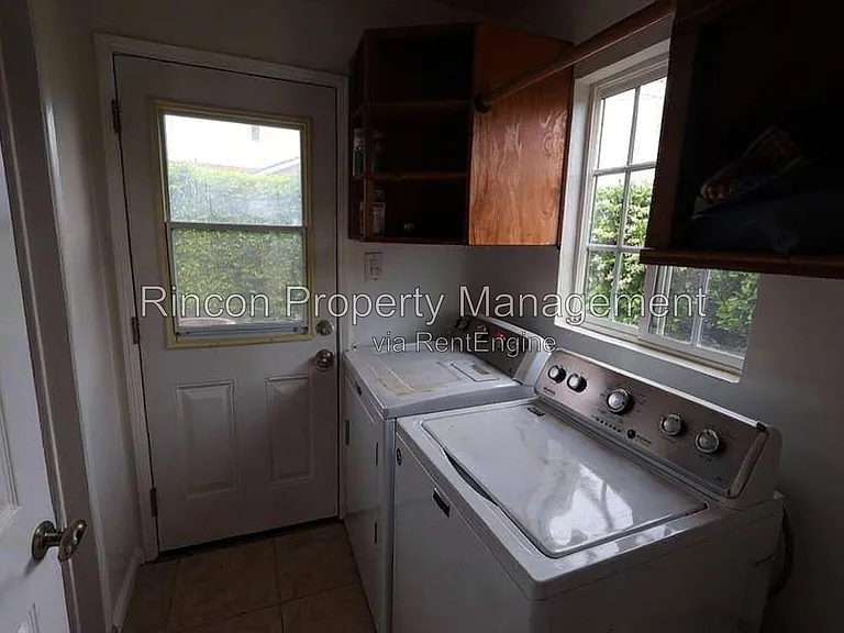 3570 S B St — Photo 2