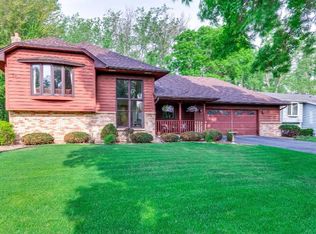 5973 Turtle Lake Rd, Shoreview, MN 55126