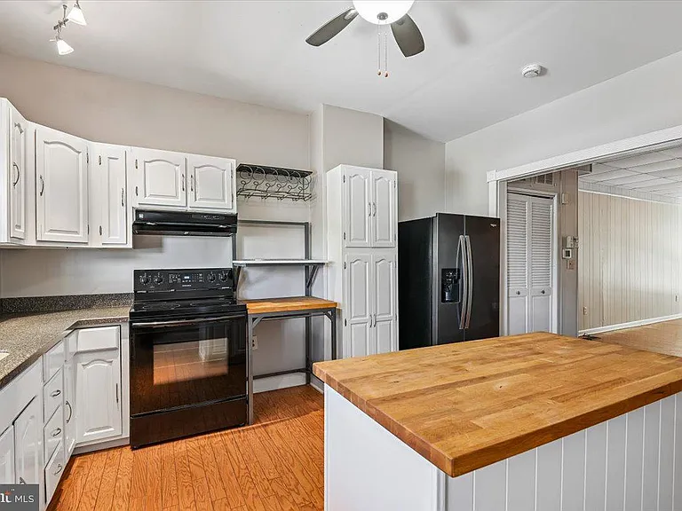 3720 Foster Ave — Photo 16