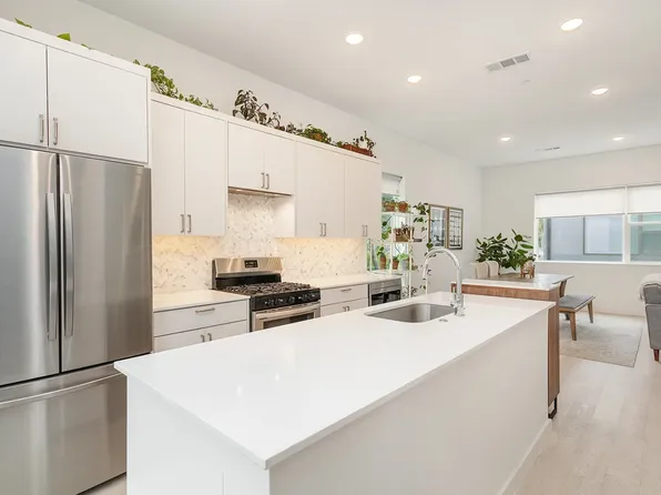 427 W 10th St, Dallas, TX 75208