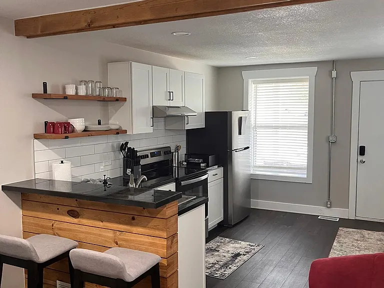 731 Lyons Ave #1 — Photo 5