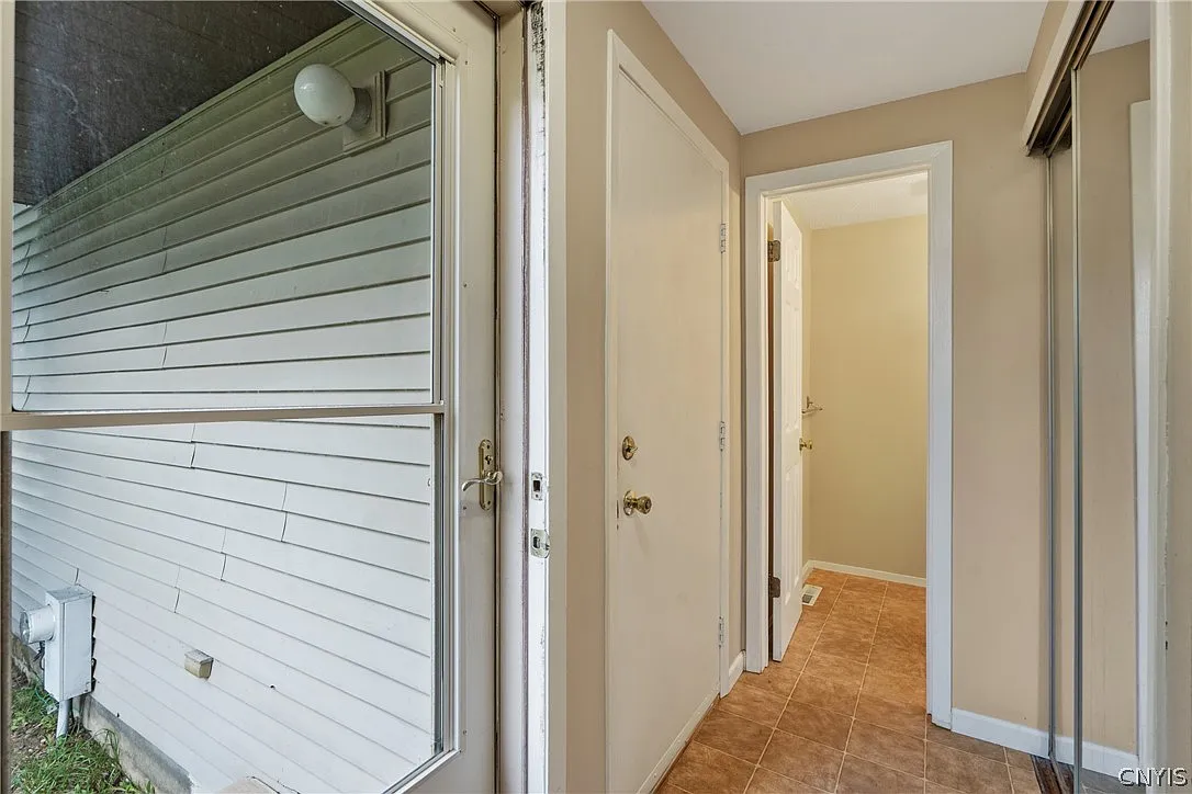 2 bed, 1.5 bath, 996 sqft, $1,800 — Photo 4