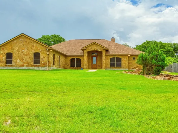 156 Abrego Lake Dr, Floresville, TX 78114