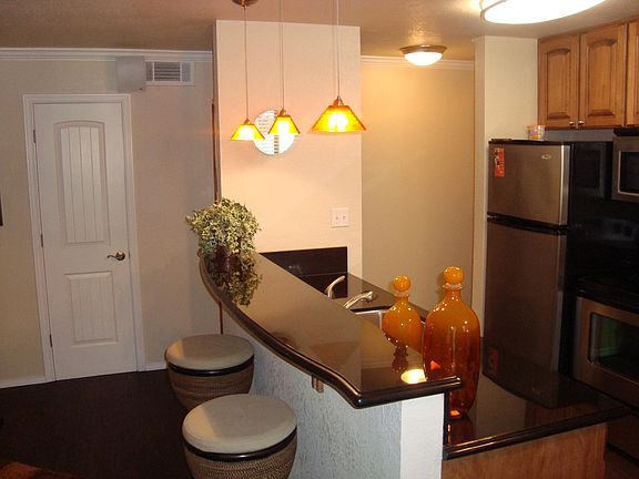 5th image of 504 Northbank Ct APT 1