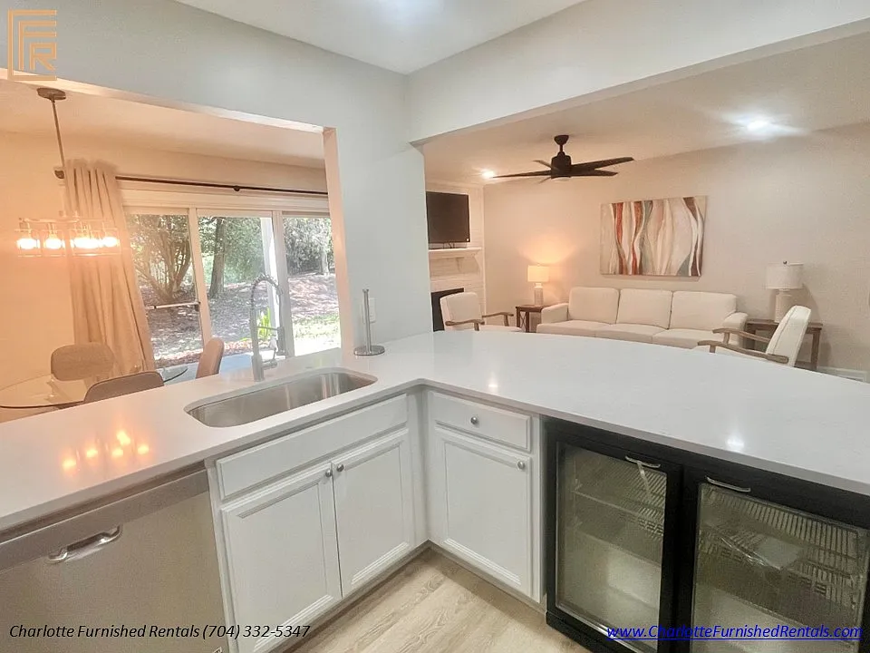 2 bed, 998 sqft, $3,500 — Photo 3