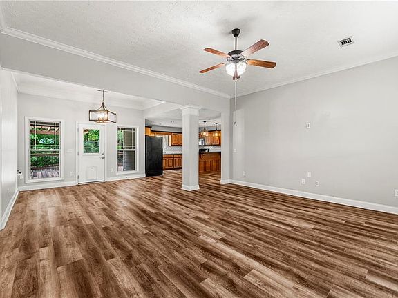 3rd image of 623 Lee Road 450
