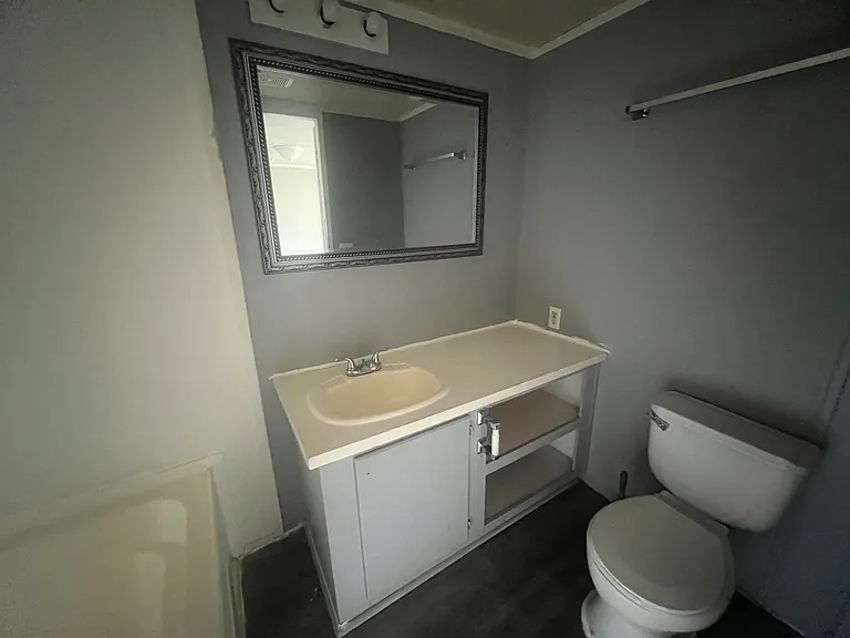 124 Middle Ave — Photo 4