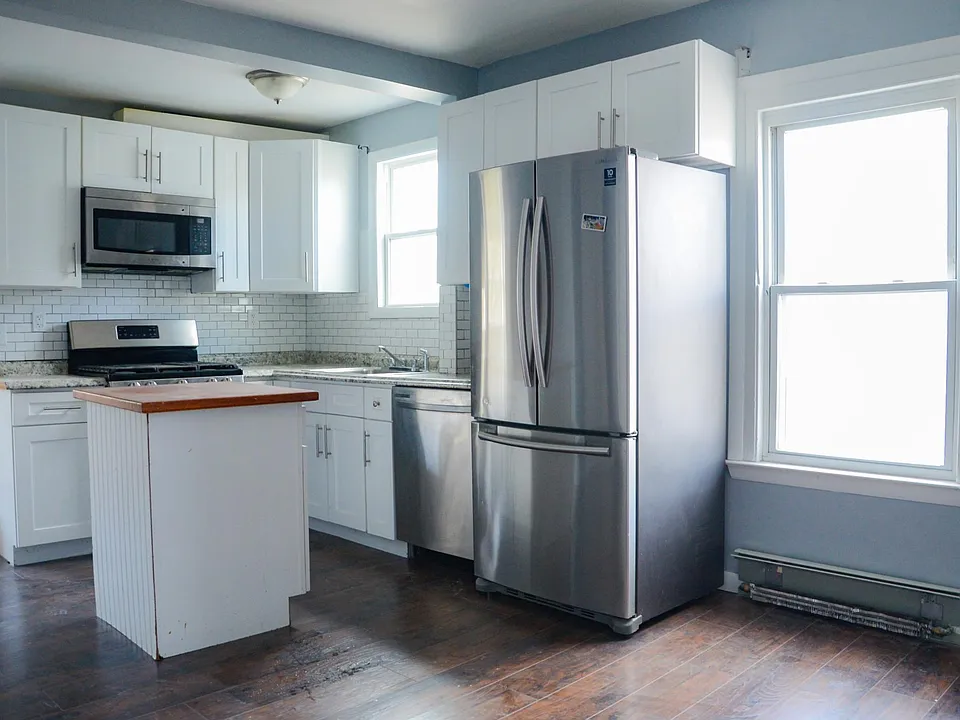 323 Charles St #2
