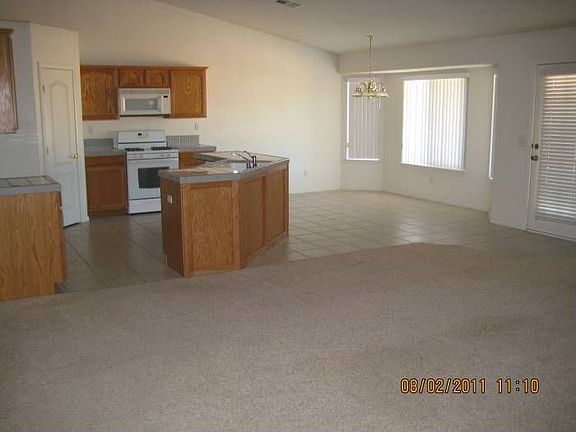 Kitchen & Dining Area