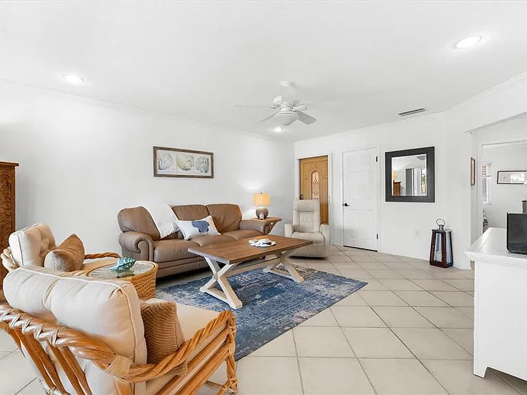 6708 Sarasea Cir #202 — Photo 7