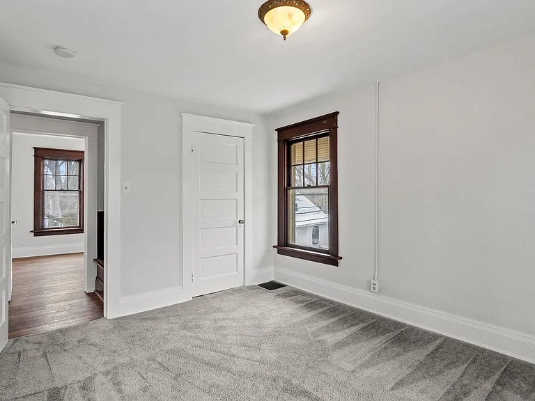 1213 W Jefferson Blvd — Photo 34