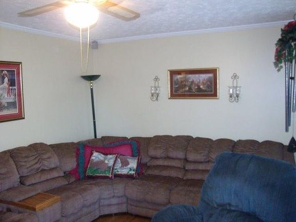3rd image of 122 Ravenwood Dr