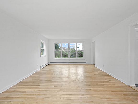 3rd image of 4504 Oxford Pl