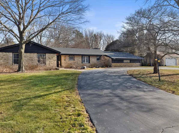 9320 North Fairway DRIVE, Bayside, WI 53217