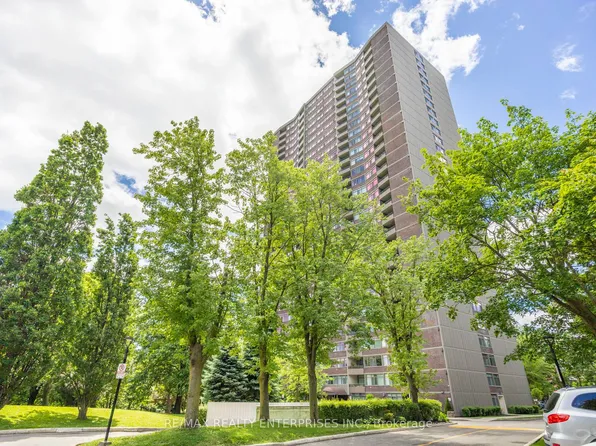 3100 Kirwin Ave #503, Mississauga, ON L5A 3S6