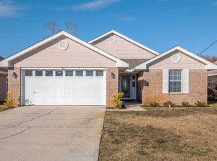 561 Rough Leaf Ln, Mary Esther, FL 32569