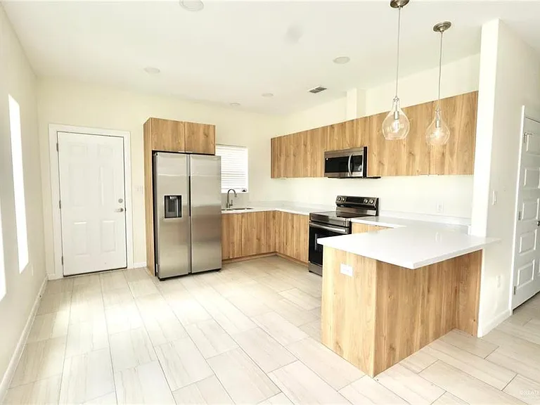 2904 E Israel Ave #A — Photo 2