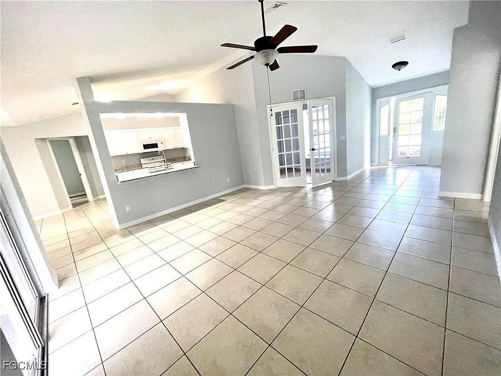 4 bed, 3.0 bath, 1698 sqft, $2,200 — Photo 3