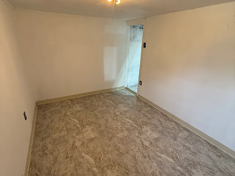 2642 N High St — Photo 8