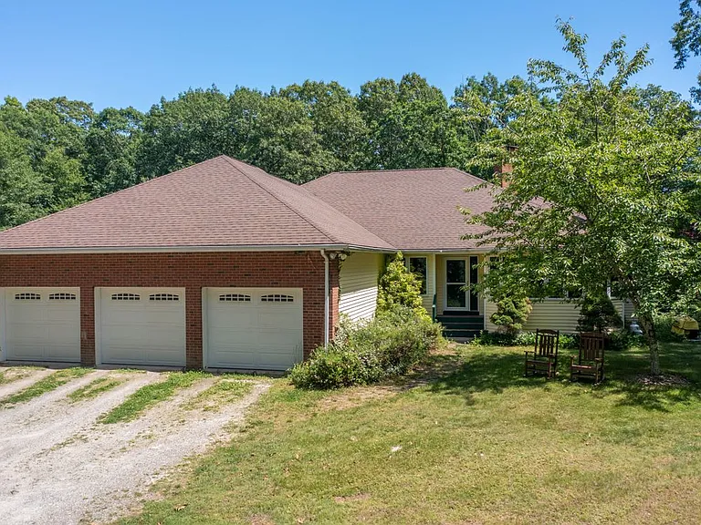 202 West Rd — Photo 35