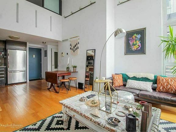 3rd image of 196 Scholes St APT 2B