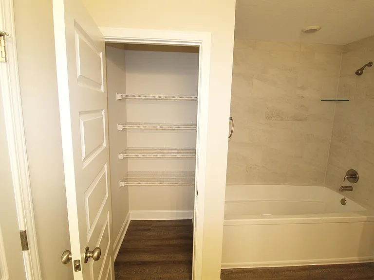 406 Noble Ct — Photo 29