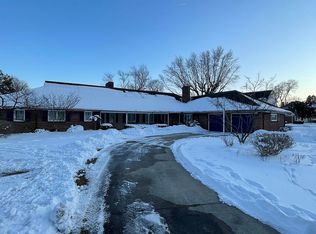 614 Manitou Dr, Maumee, OH 43537