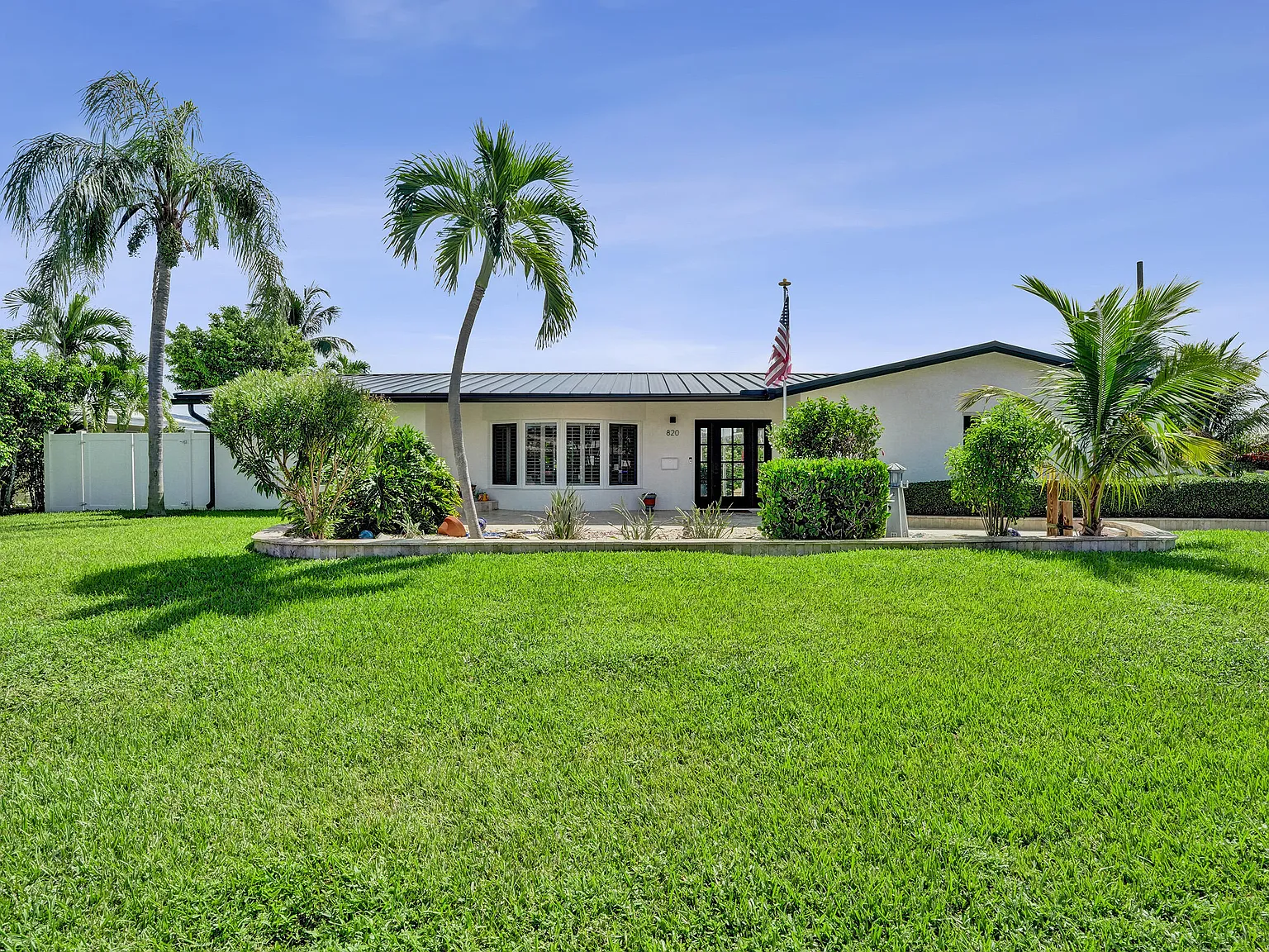 4 bed, 2.5 bath, 2380 sqft, $6,900 — Photo 3