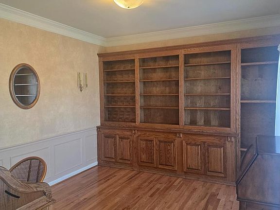 3rd image of 300 Archer Ct