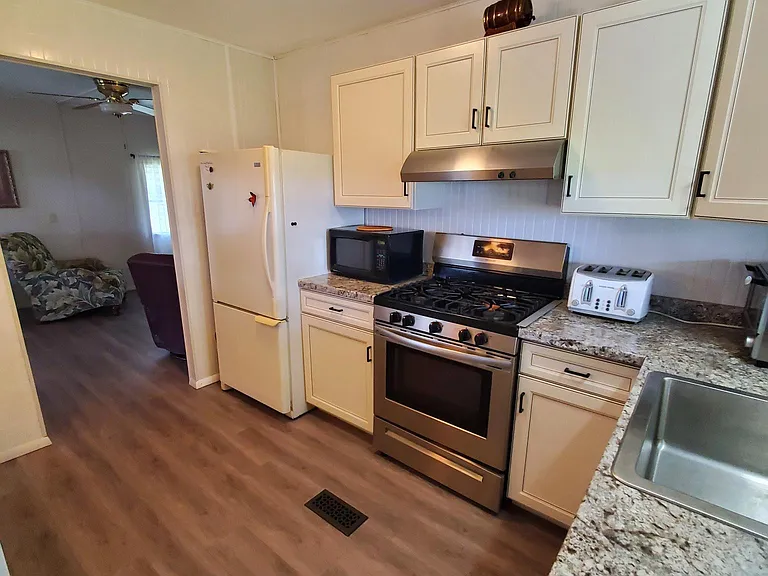 4800 SE Federal Hwy #47 — Photo 6
