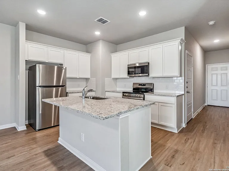 3908 Abbott Pass #101 — Photo 4