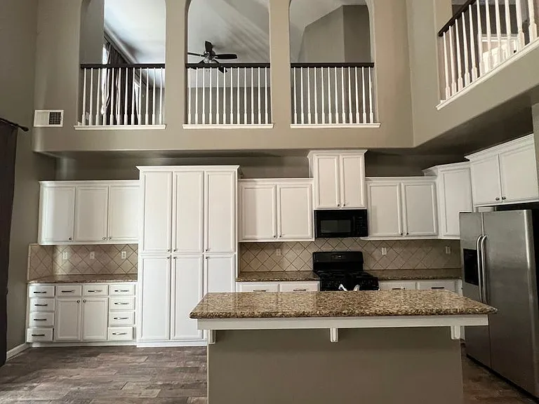 3156 N Applegate Ave — Photo 6