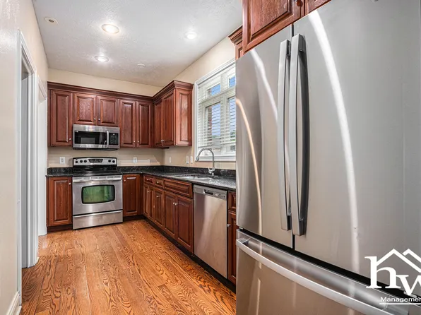 Spacious Student Living Just Minutes from Notre Dame, 806 S Bend Ave #A, South Bend, IN 46617