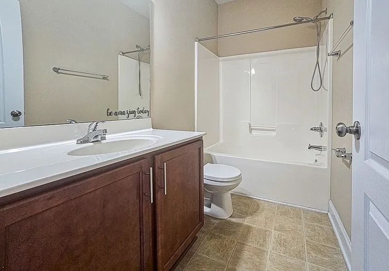 4 bed, 3.0 bath, 2853 sqft, $2,500 — Photo 4