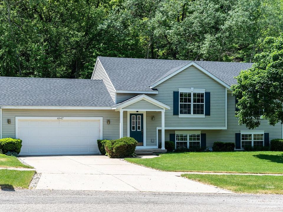 1st image of 4847 Paramount Dr NE