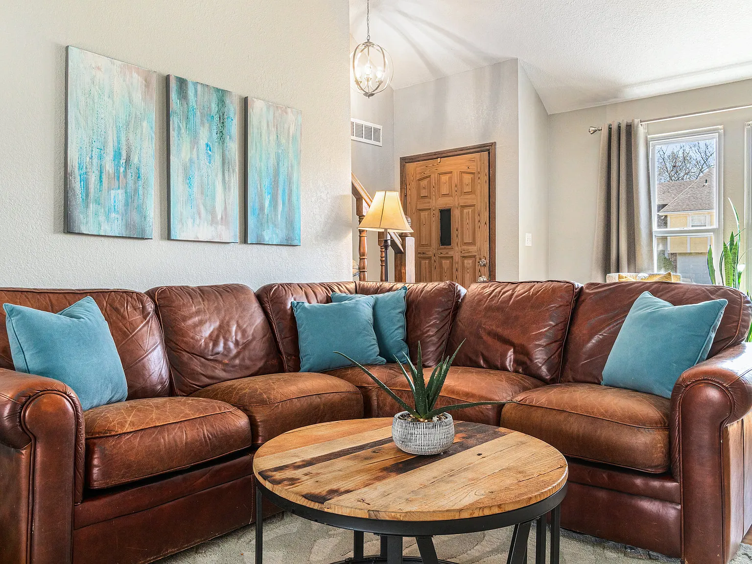 3 bed, 2.5 bath, 1500 sqft, $3,500 — Photo 2